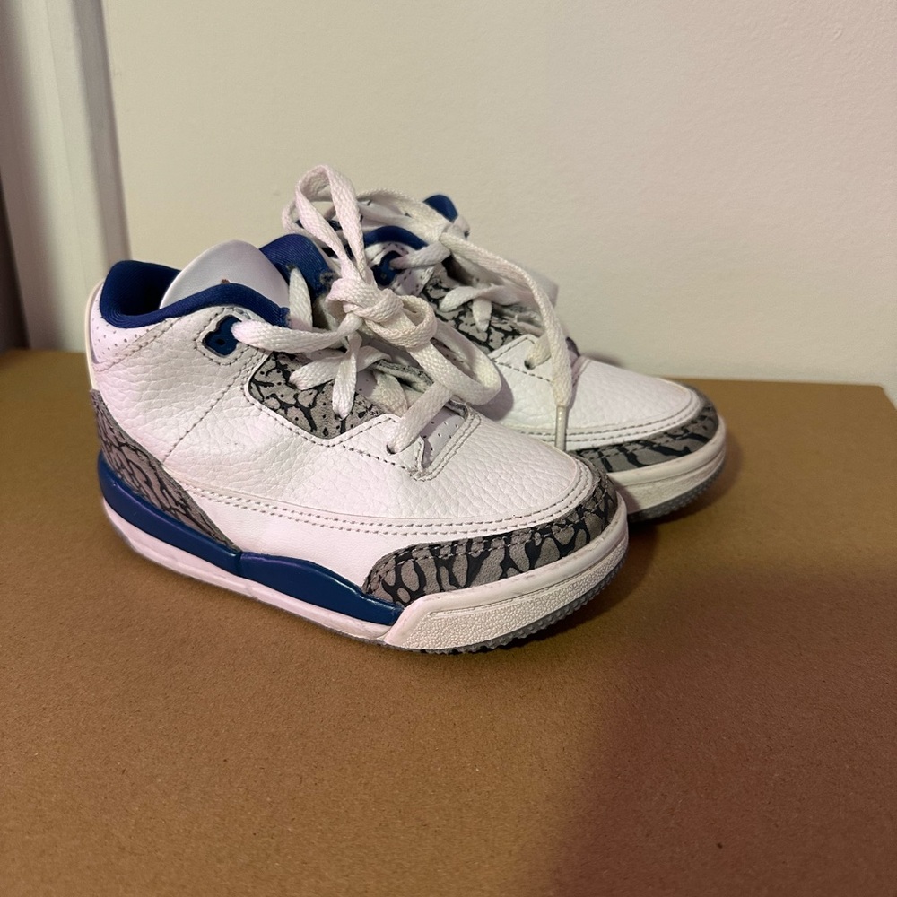 Kids White and Blue Elephant Print Basketball Sneakers